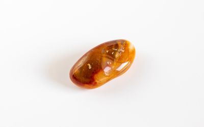 8月25日の誕生石(バースデーストーン)はファイアー・アゲートで、石言葉は「情念」です。