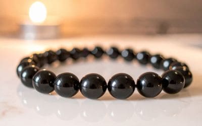 12月2日の誕生石(バースデーストーン)はブラック・コーラルで、石言葉は「冷静な機知」です。