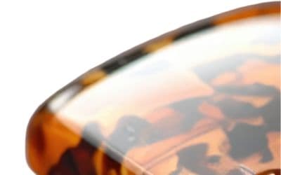 11月9日の誕生石(バースデーストーン)はタートイス・シェルで、石言葉は「長寿、深遠」です。