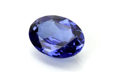 11月12日の誕生石(バースデーストーン)はバイオレット・サファイアで、石言葉は「華麗なる変身」です。