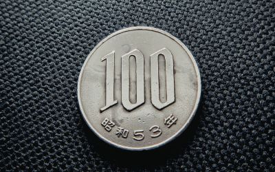 12月11日は、百円玉記念日です。