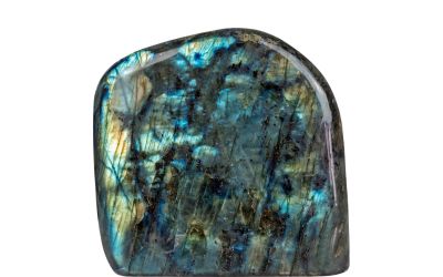 12月17日の誕生石(バースデーストーン)はスペクトロライトで、石言葉は「情熱的、危険な愛」です。